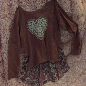 Adorable and fashionable girls long sleeve shirt!